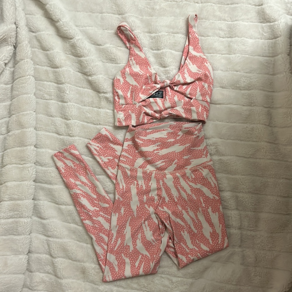 Beach Riot sports bra & leggings